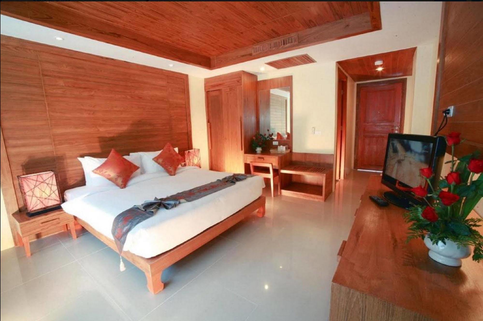 Honey Resort, Kata Beach Bagian luar foto